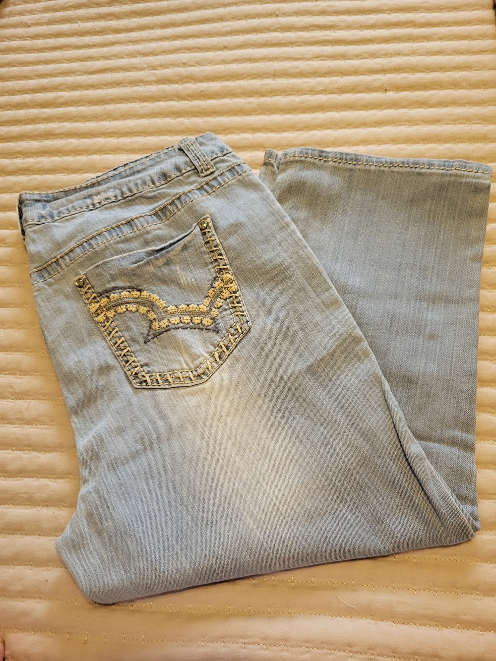 Light Blue Embroidered Pocket Women’s Capris